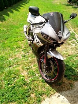 Yamaha R6