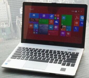 Predam ultrabook, dotykovy displej Full HD 13", i5, 8/256.