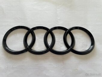 AUDI Čierny lesklý znak- zadný