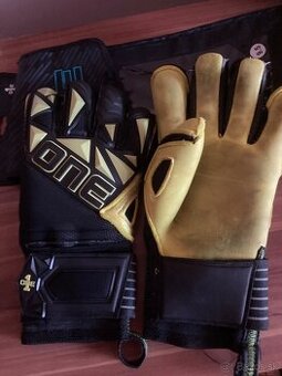 Brankarske rukavice One velkost ,,9,5”
