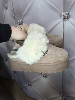 UGG 38