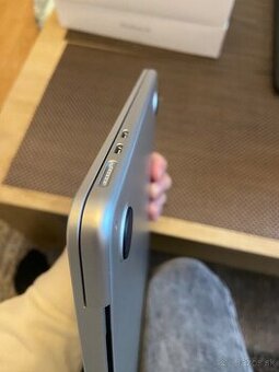 MacBook Air 13” M4 (2025) – 16 GB RAM / 256 GB SSD