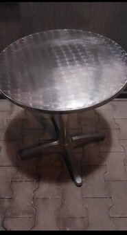 Stolík nízky poškodený - 1