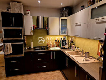 Predám 4 izb.byt,100 m2,garáž,2 loggie,záhrada,Podhradová