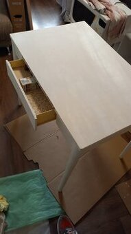 Starý ale pevný stôl + 2 stoličky