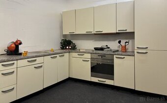 Nadčasová kuchyňa LEONA