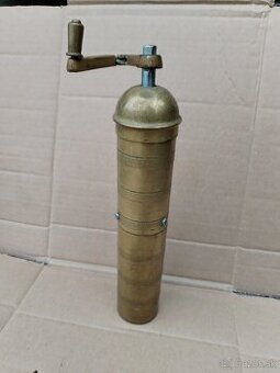 Mlynček na kávu 25€