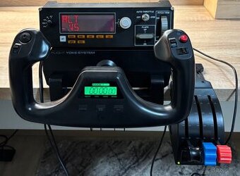 Saitek Pro Flight Yoke + multi panel