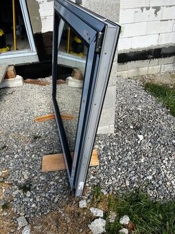 Na predaj nepoužité plastové okno v antracitovej farby