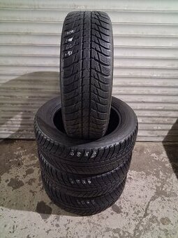 Nokian zimné 215/60/R17