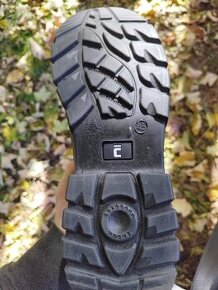 Bezpečnostná obuv - vodotesná,nové