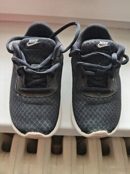 Tenisky Nike v. 27,5
