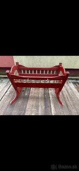 Predám starožitnu červenú kolísku