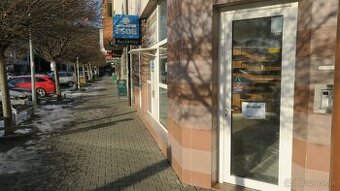 Prenajmem obchodné priestory – 70 m², centrum Púchova