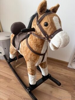 Plyšový hojdací koník