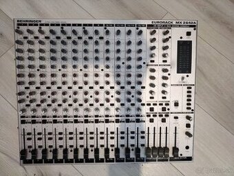 Behringer 2642A