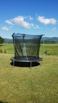 Trampolína