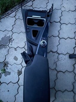 Stredový tunel lakťová opierka BMW F30