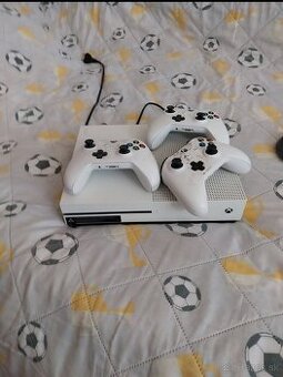 Predám hernú konzolu Xbox + 29 hier, skvelý stav, pripravený