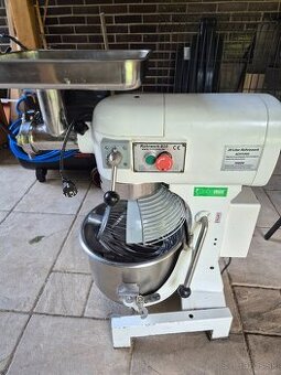 Univerzalny robot