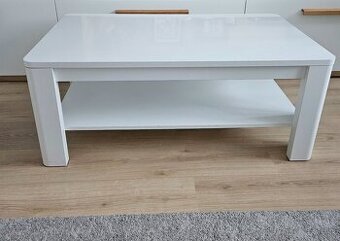 Biely konferencny stolik
