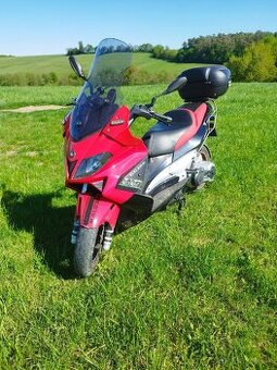 Gilera Nexus 500, maxi skúter.