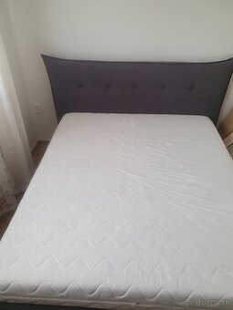 Moderná čalúnená postel