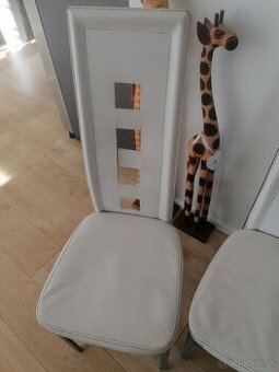 Jedálenské stoličky