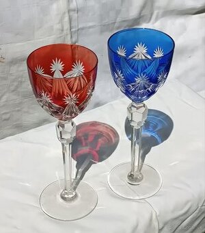 Poháre na víno rubínové a modré sklo