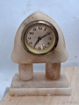 Predám funkčné mramorové stolové hodiny 20te roky 42 €