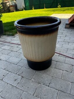 kupim keramicky kvetinac hnedy