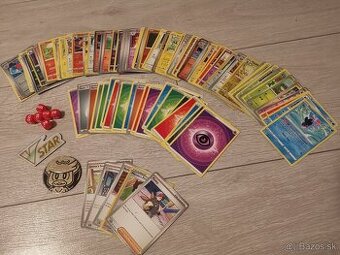 100 ks originál Pokémon karty