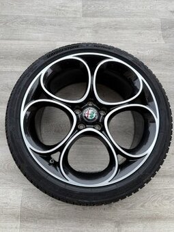 R19 ORIG.NEJETÁ ZIMNÍ KOLA ALFAROMEO GIULIA DOT25