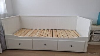 Biela rozkladacia posteľ IKEA HEMNES + matrace a toppery