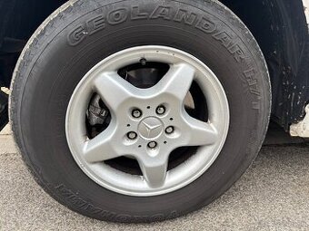 Elektróny s gumami ML Mercedes