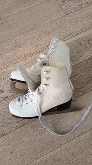 Dievčenské korčule