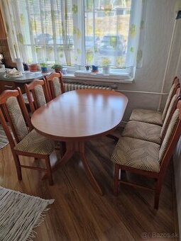 Jedálenský stôl a stoličky