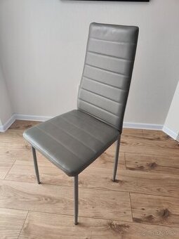 Jedálenské stoličky