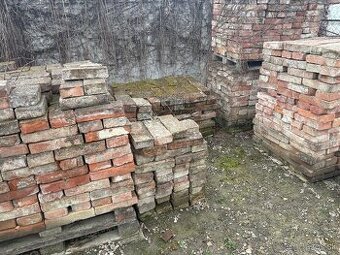 Pálená tehla očistená ca 700kusov