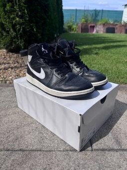 Air Jordan 1 Mid