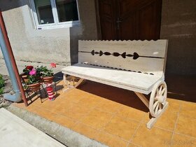 Kolesová lavička s vyrezanou opierkou - 1