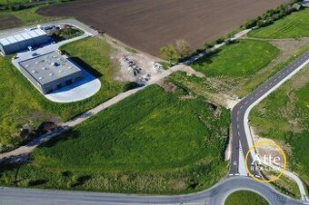Komerčný stavebný pozemok 1186 m²