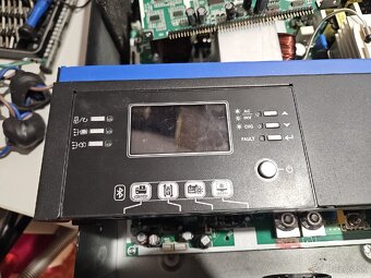 Predný panel z iSolar SMV III / 3 menič, fotovoltaika