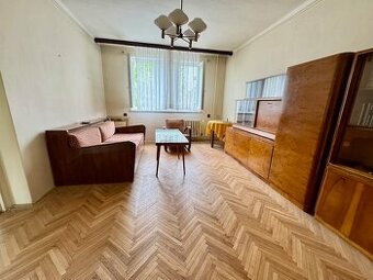 Na predaj 2 izbový byt v centre Šurian aj s garážou
