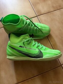 Halovky Nike