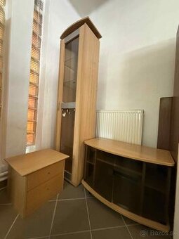 Obývací set – vitrína + TV stolík + nočný stolík (3 diely)