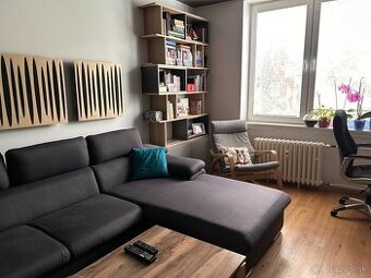 Predame sedacku, kniznice, stoliky