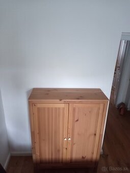 Drevená skriňa