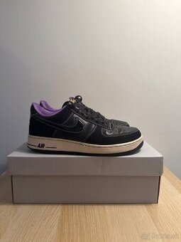 NIKE Air Force 1 Low - Čierne s Fialovými Detailmi - 1