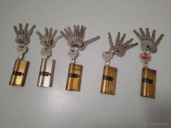 Zámok s viacerými kľúčmi